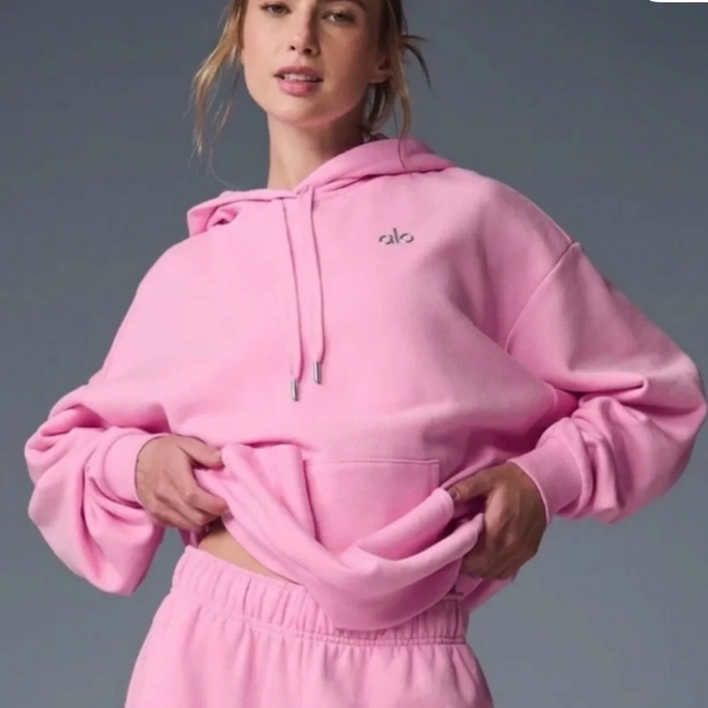 ALO Yoga Accolade Hoodie Sweatshirt in Sweet Pink